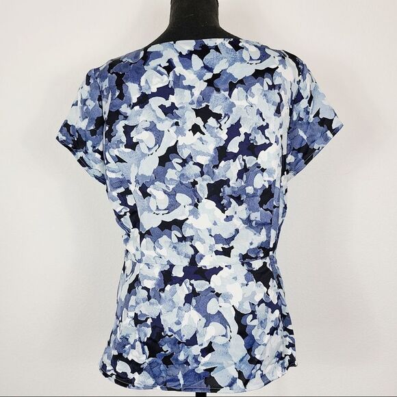 ✨ Banana Republic front twist knot peplum blouse✨ - Picture 4 of 7